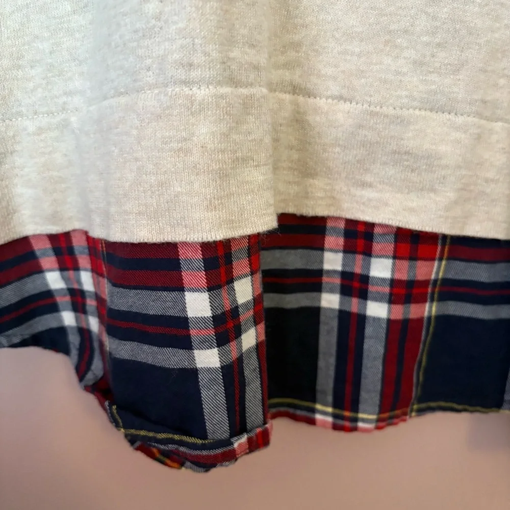 💙J. Crew Cream Crew Neck Sweater with Red Faux Shirt Hem